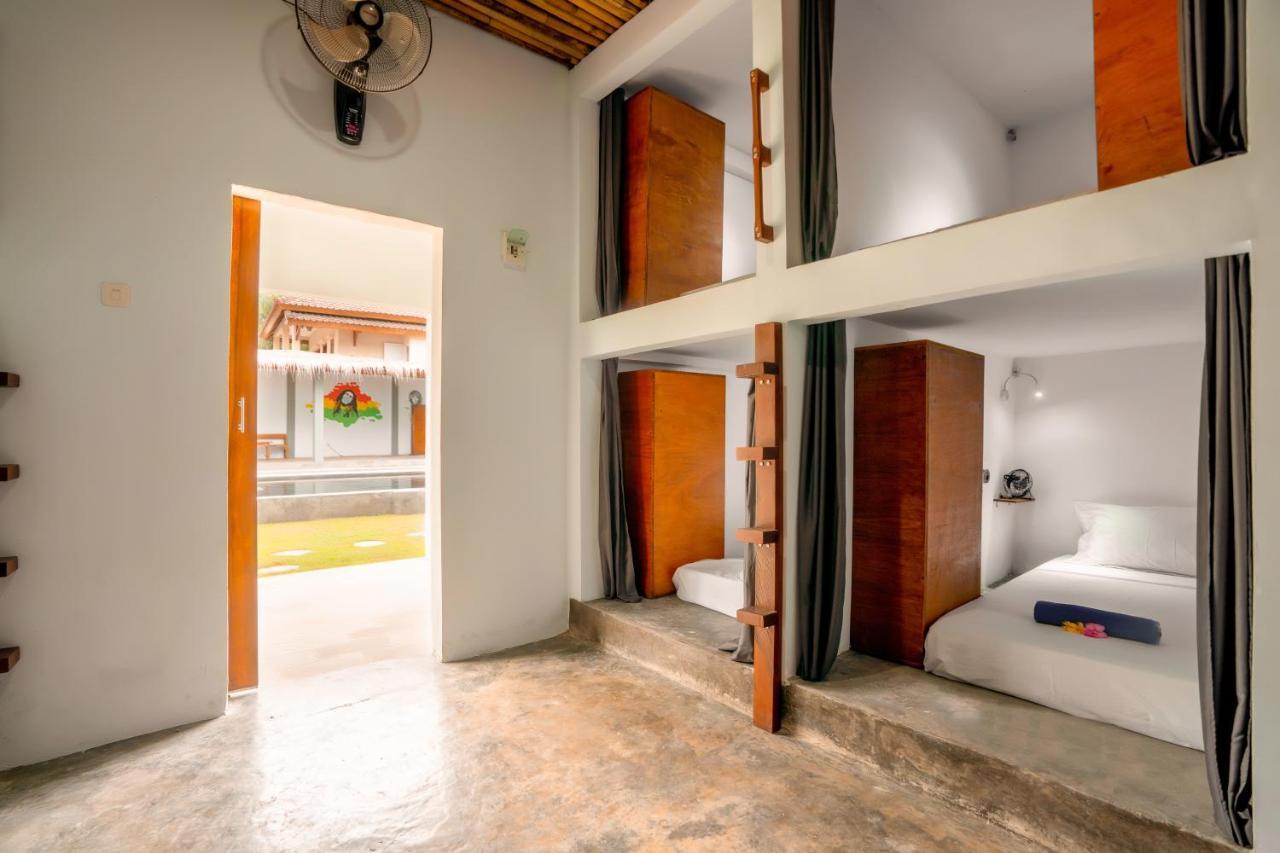 Waiwas Hostel Kuta  Exterior photo