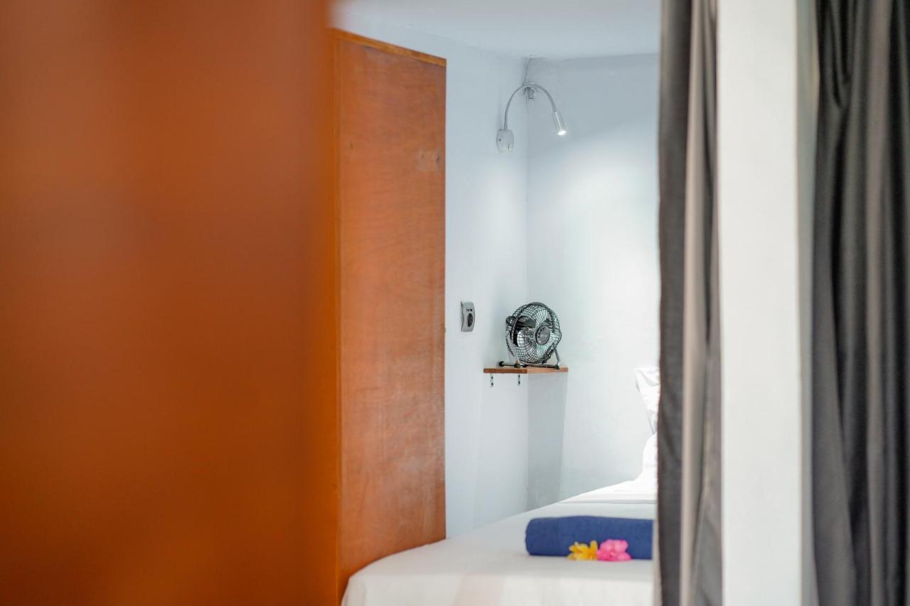 Waiwas Hostel Kuta  Exterior photo