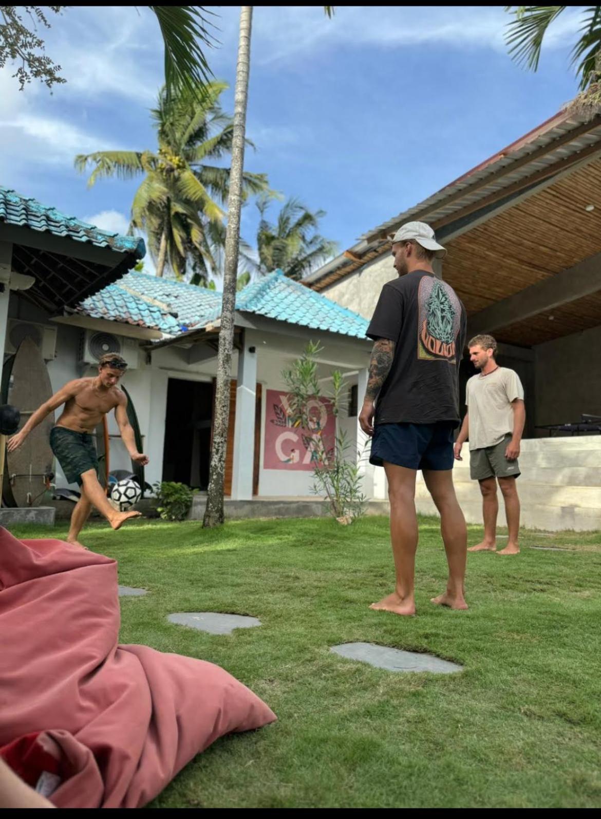 Waiwas Hostel Kuta  Exterior photo